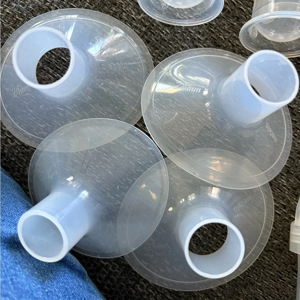 Medela Clear Breast Milk Bottles and Yellow Lid Pump Accessories